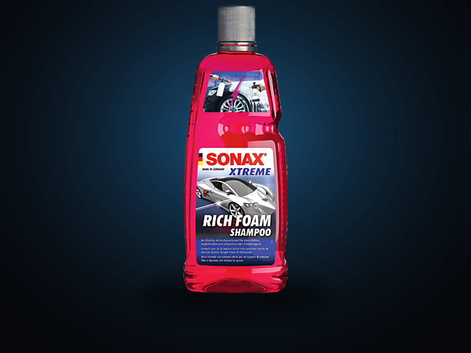 SONAX Rich Foam Shampoo, eines unserer Pflegeprodukte im Regal